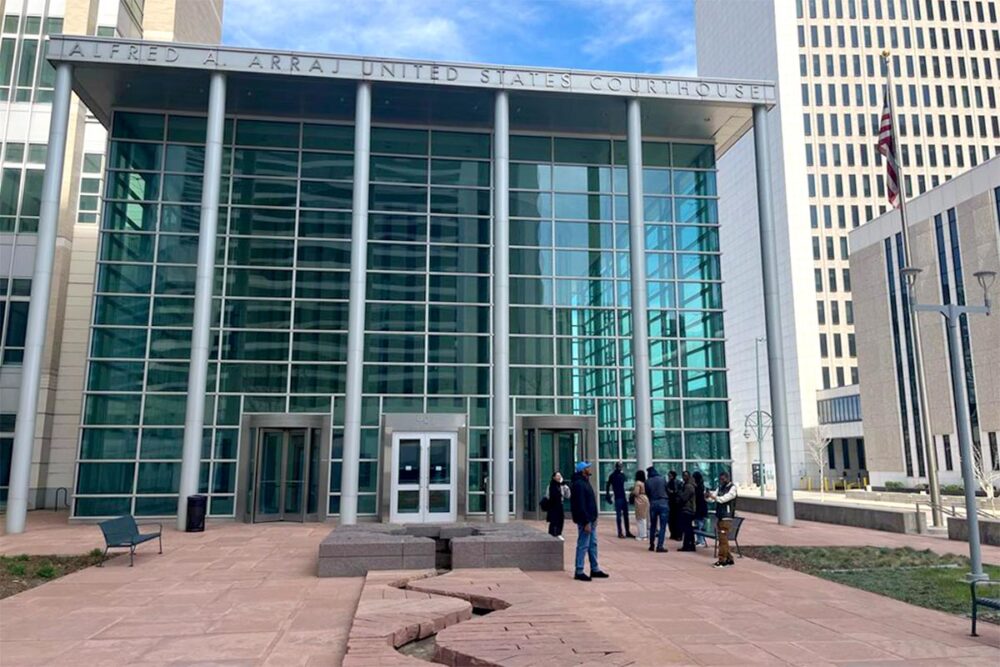 Trial of ex-jungler Michael Sang Correa in the United States for acts of torture committed in Gambia. Photo: entrance to the courthouse in Denver.
