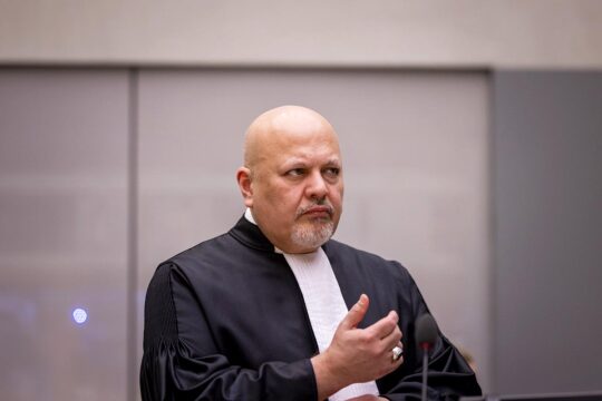 Karim Khan, le procureur de la Cour pénale internationale (CPI), est visé par une enquête pour « faute présumée ». La CPI annonce qu'il quitte ses fonctions.